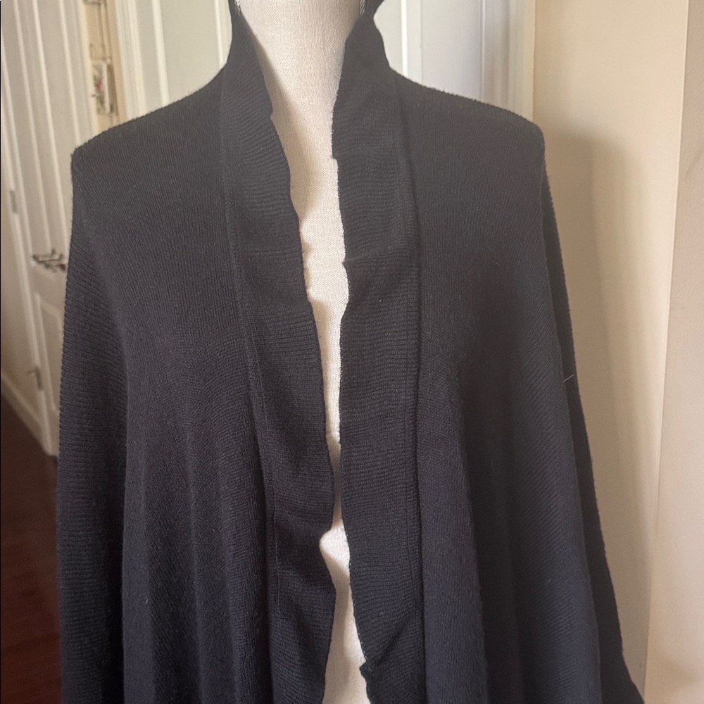 CROFT & BARROW Black Women's Ruffle Detail Wrap Flowy Poncho One Size Cozy - Picture 4 of 11